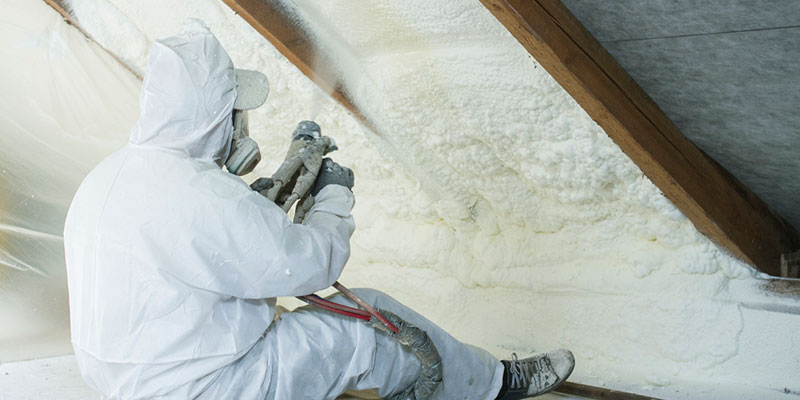 Go with the Pros: Three Tips for Choosing Insulation Contractors